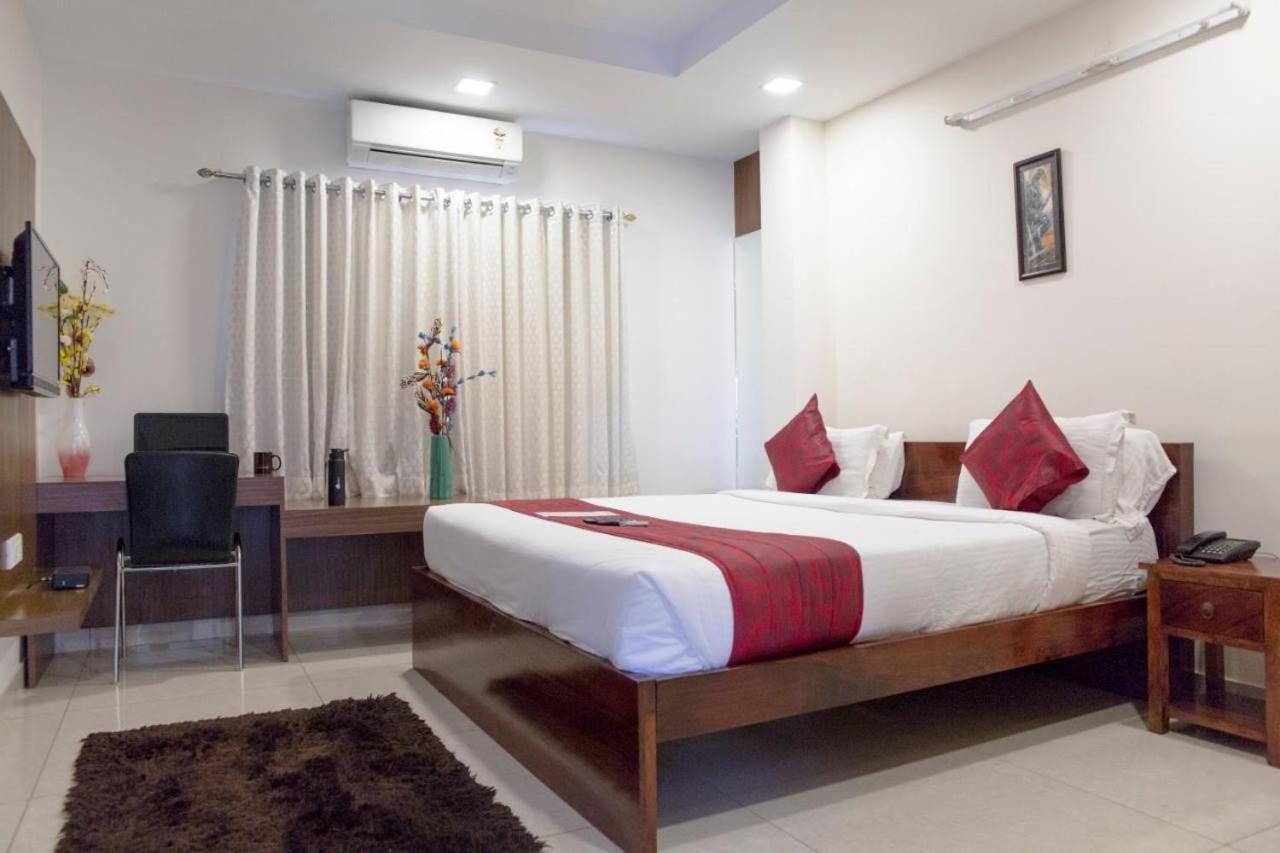 Aptly Premium Serviced Apartments - A Brand Unit Of Skyla - Lotus Pond Хайдарабад Экстерьер фото